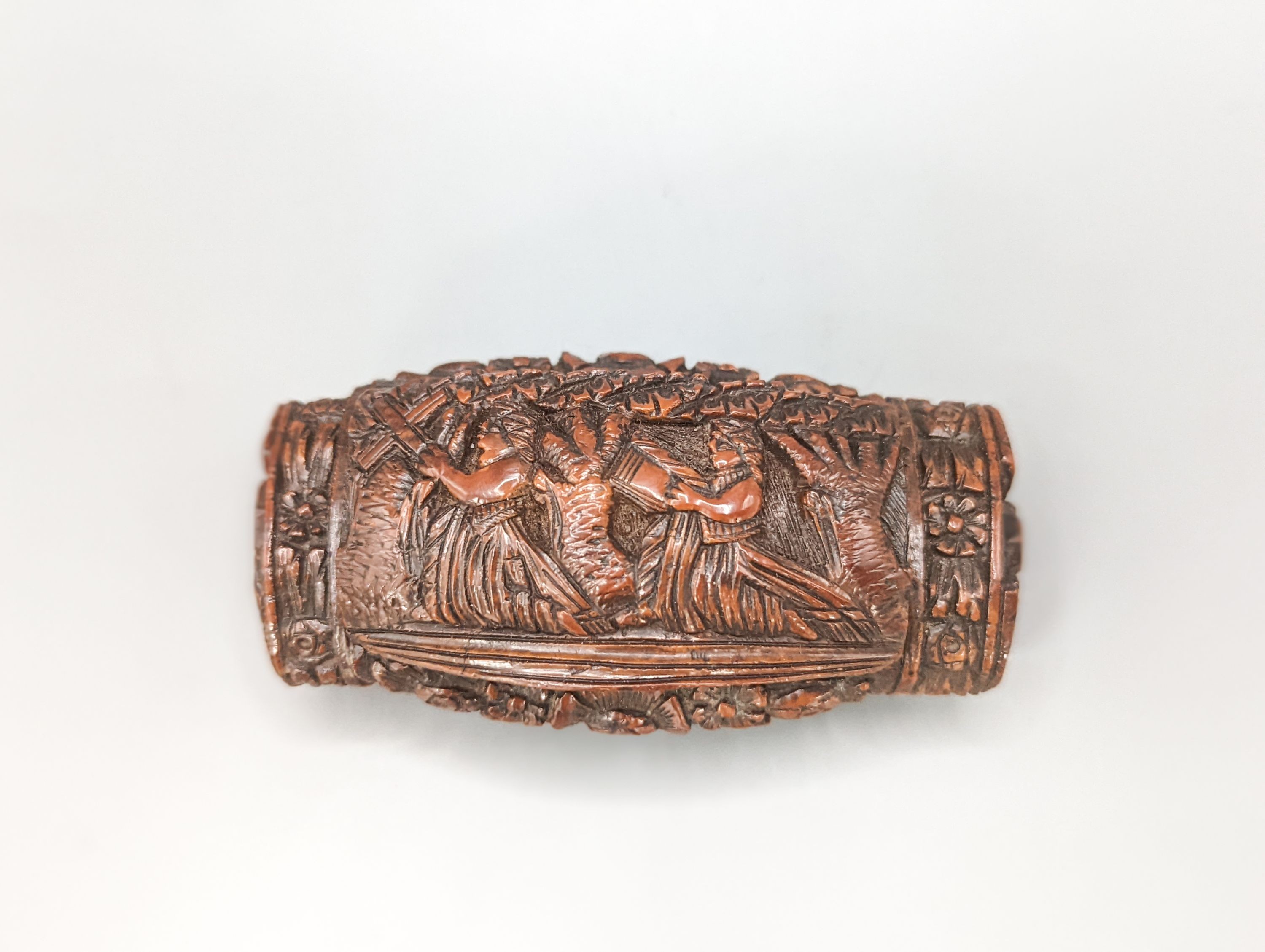 An early 19th century coquilla nut snuff box, 7.5cm